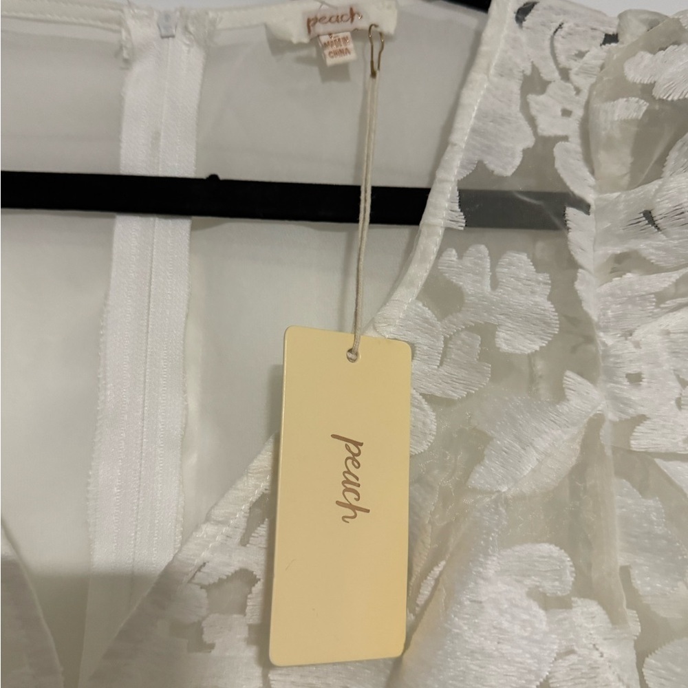 Elegant Cream Lace Top - Picture 3 of 4